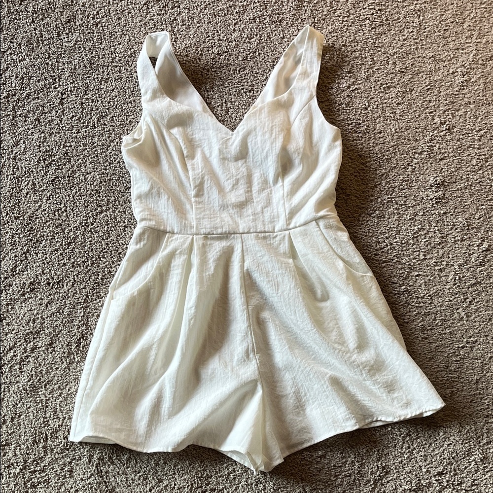 miami White V-Neck Textured Sleeveless Romper